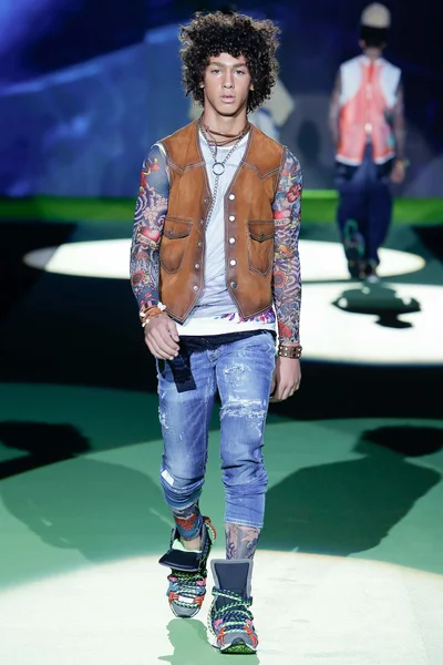 Look 3